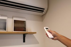 エアコンのカビ対策はいつから始める？冷房を使う前後にできること